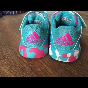 Toddler adidas size 7